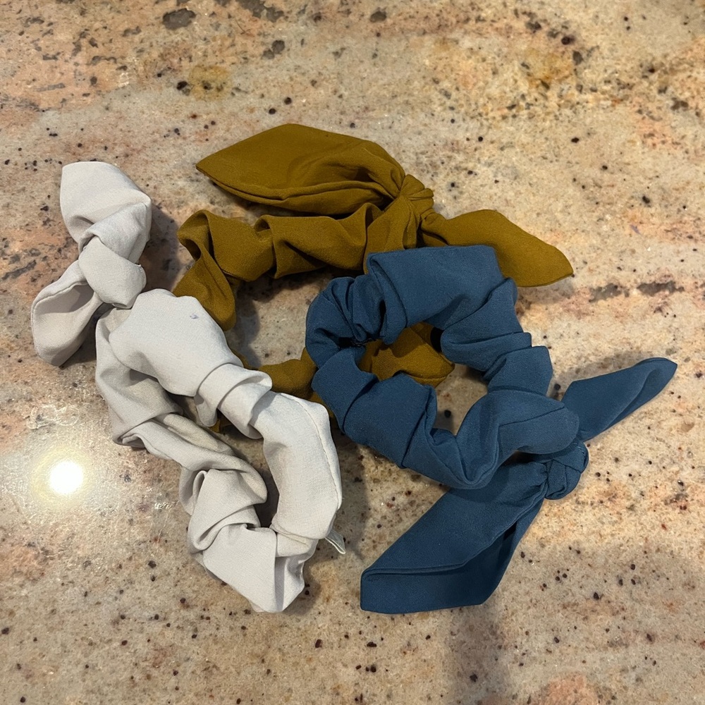Lululemon Hair Scrunchies
